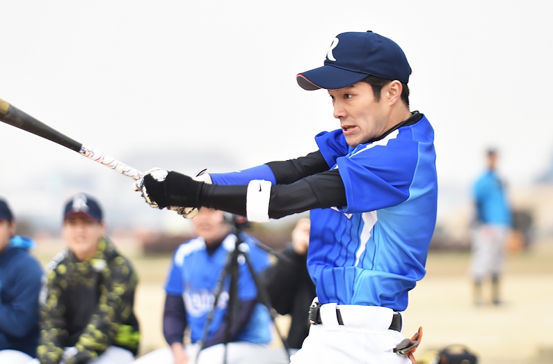 Mr.レイダースこと大庭(10)は鋭い打球を放つも運悪く野手正面で無念のノーヒットとなった
