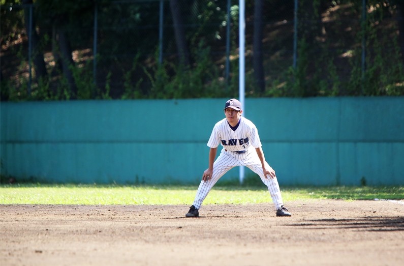 戦況を見据えるraVensの先発・山田浩司(17)は打者としても一級品